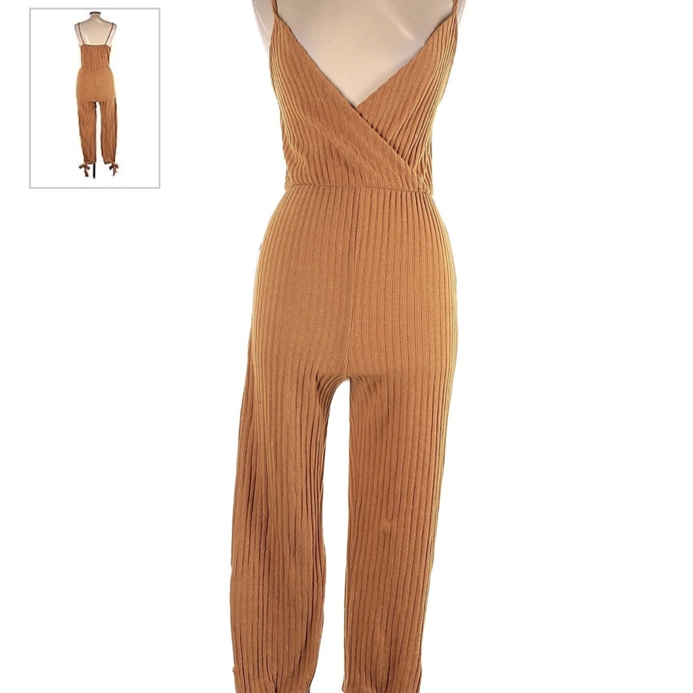 Supercute fall romper w tie anklets, check pic for size reference I’m 5’2 155 lb